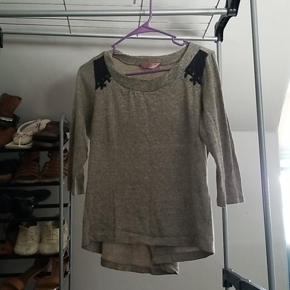 Taupe and black sweater - Picture 1 of 1